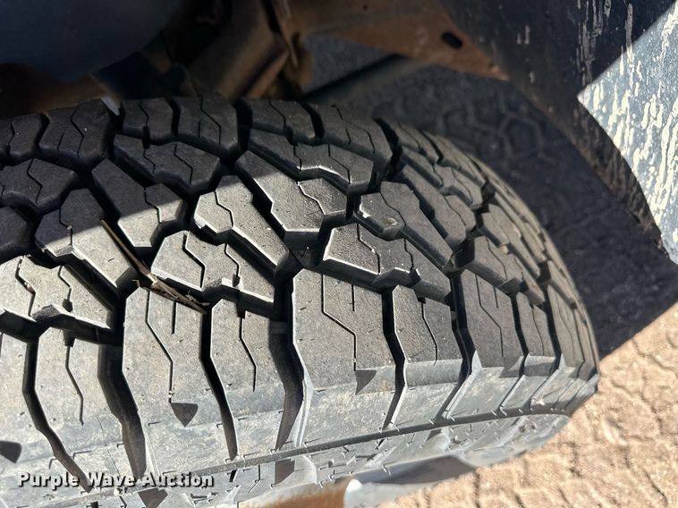 image for item ER8736 2008 Chevrolet Silverado 3500HD pickup truck cab and chassis