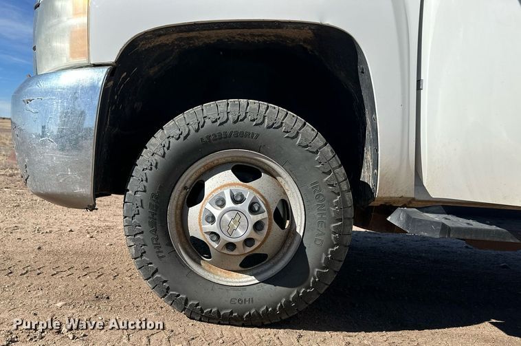 image for item ER8736 2008 Chevrolet Silverado 3500HD pickup truck cab and chassis