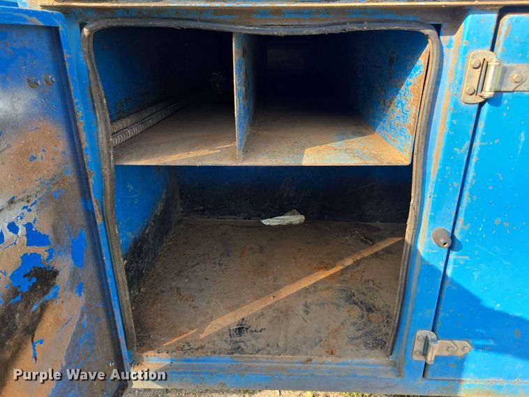 image for item FB9371 2009 International 4300 crane truck