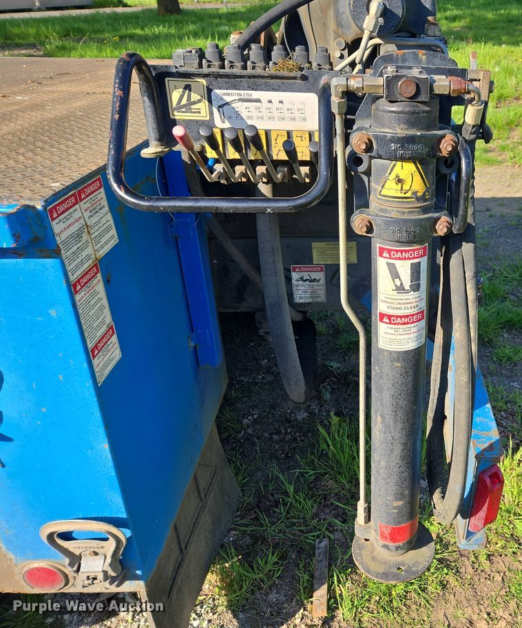 image for item FB9371 2009 International 4300 crane truck