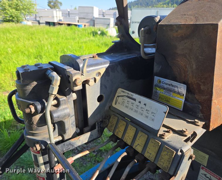 image for item FB9371 2009 International 4300 crane truck