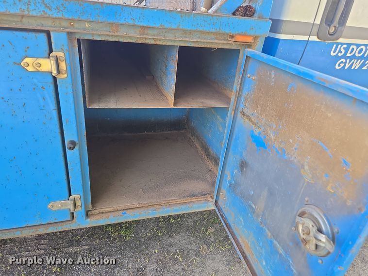 image for item FB9371 2009 International 4300 crane truck