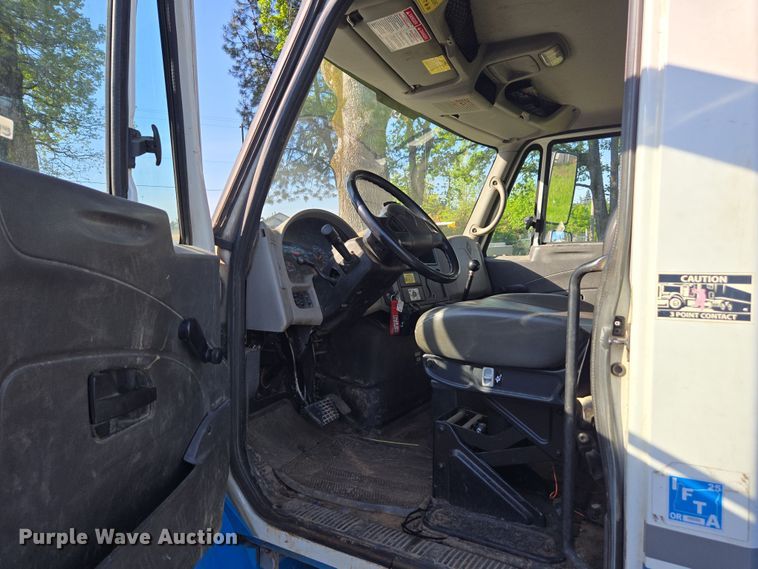 image for item FB9371 2009 International 4300 crane truck