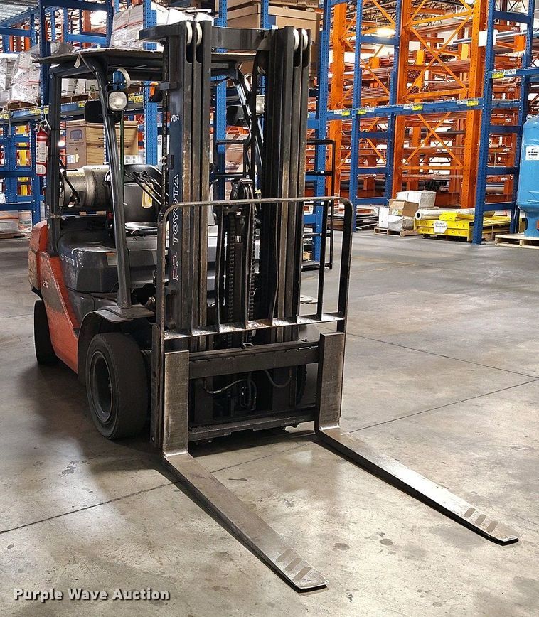 image for item IP9543 2015 Toyota 8FGU25 forklift
