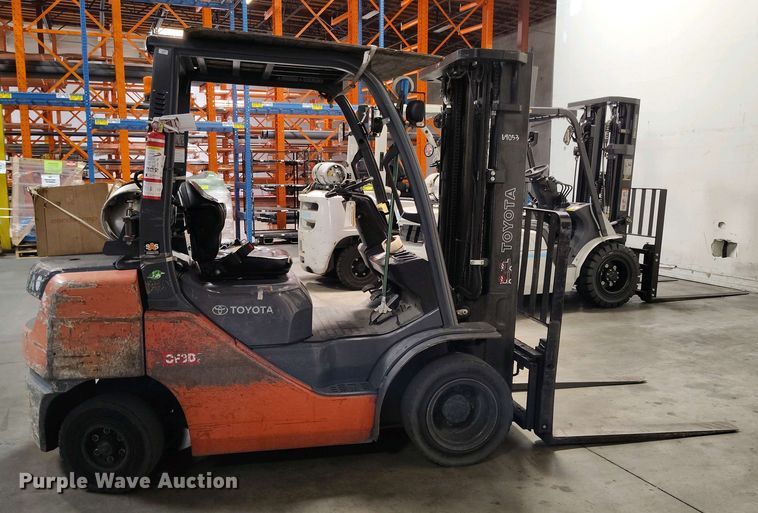 image for item IP9543 2015 Toyota 8FGU25 forklift