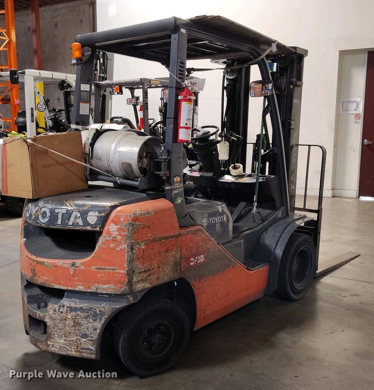 image for item IP9543 2015 Toyota 8FGU25 forklift