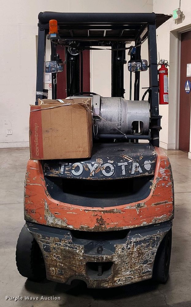 image for item IP9543 2015 Toyota 8FGU25 forklift