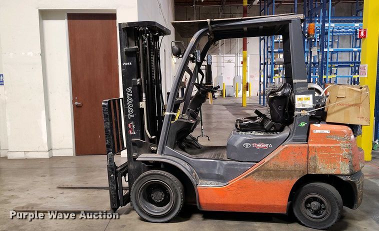 image for item IP9543 2015 Toyota 8FGU25 forklift
