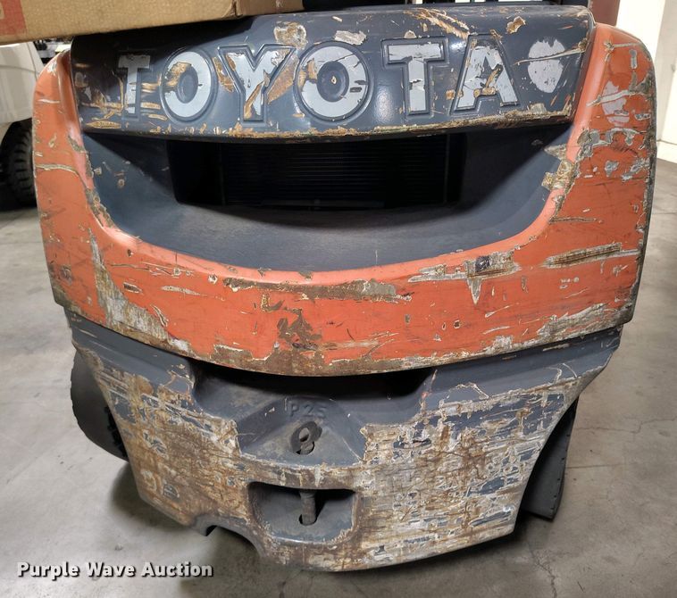 image for item IP9543 2015 Toyota 8FGU25 forklift