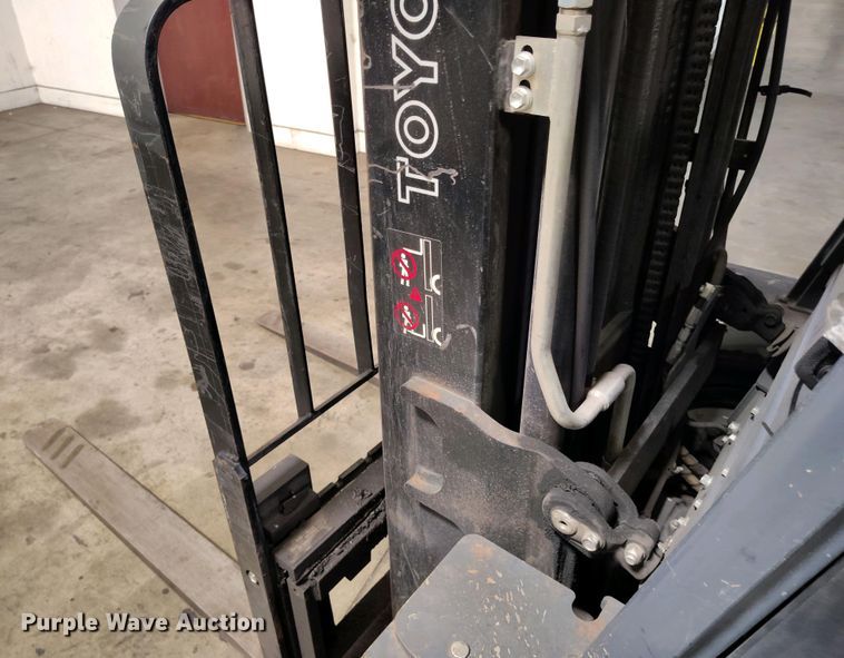 image for item IP9543 2015 Toyota 8FGU25 forklift