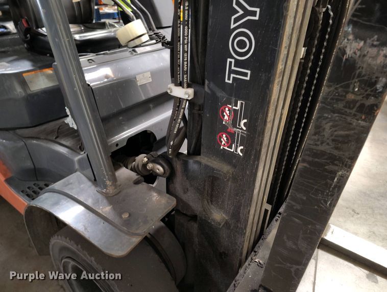 image for item IP9543 2015 Toyota 8FGU25 forklift