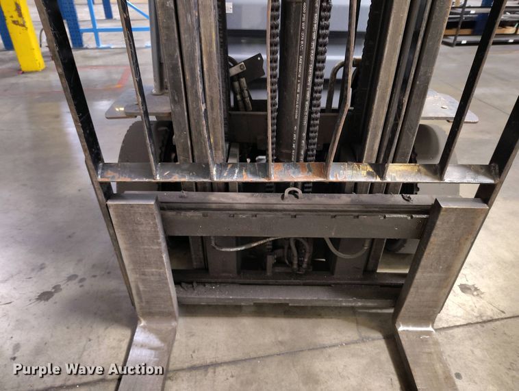 image for item IP9543 2015 Toyota 8FGU25 forklift