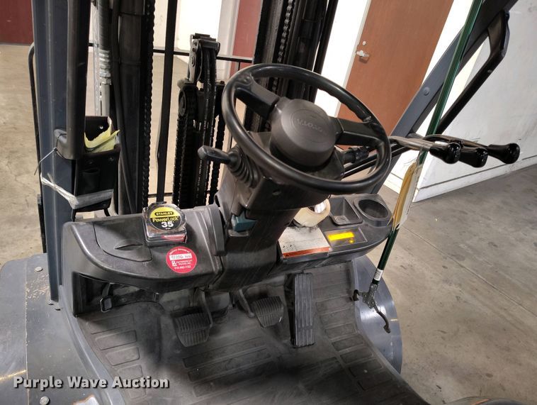 image for item IP9543 2015 Toyota 8FGU25 forklift