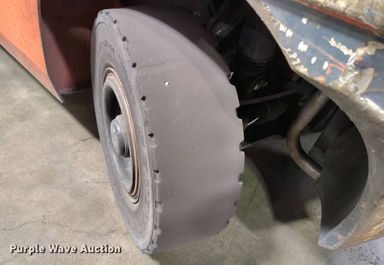 image for item IP9543 2015 Toyota 8FGU25 forklift