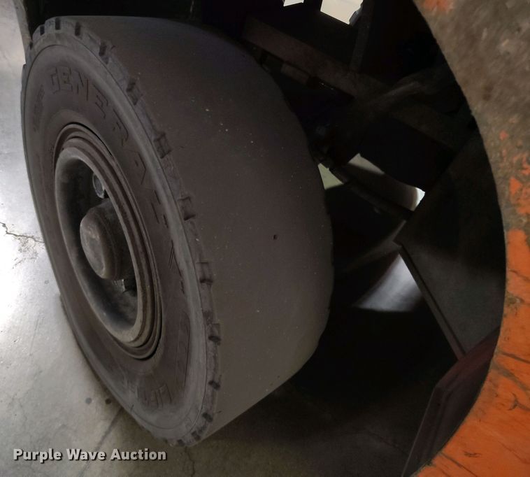 image for item IP9543 2015 Toyota 8FGU25 forklift