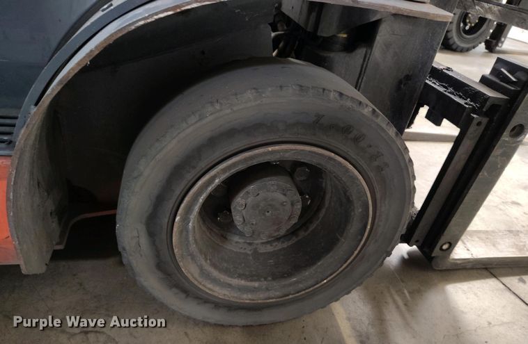 image for item IP9543 2015 Toyota 8FGU25 forklift