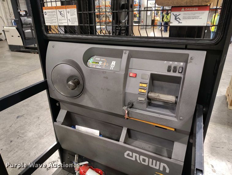 image for item IP9544 2015 Crown SP3520-30 order picker