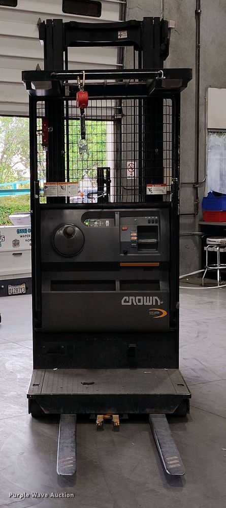 image for item IP9546 2017 Crown SP3520-30 order picker