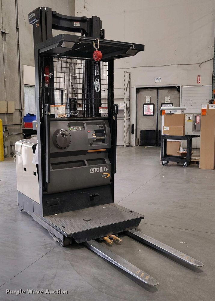 image for item IP9546 2017 Crown SP3520-30 order picker