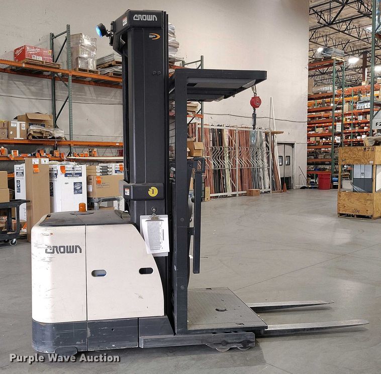 image for item IP9546 2017 Crown SP3520-30 order picker