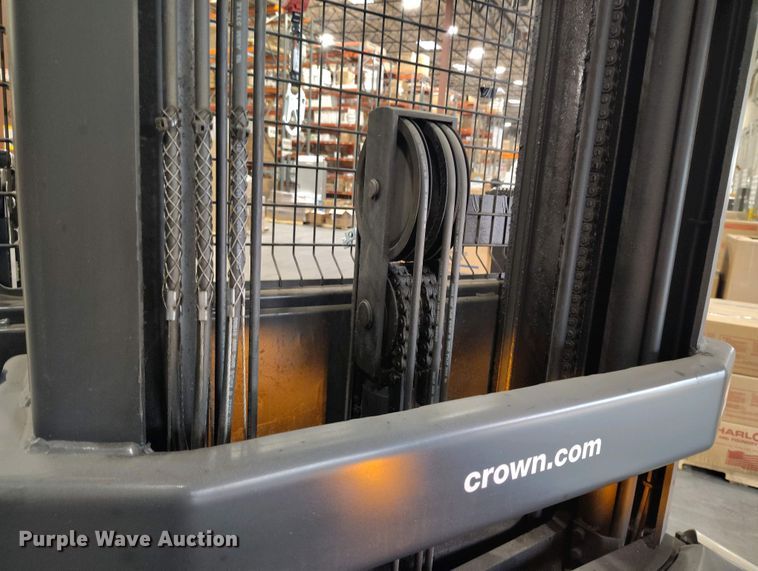 image for item IP9546 2017 Crown SP3520-30 order picker