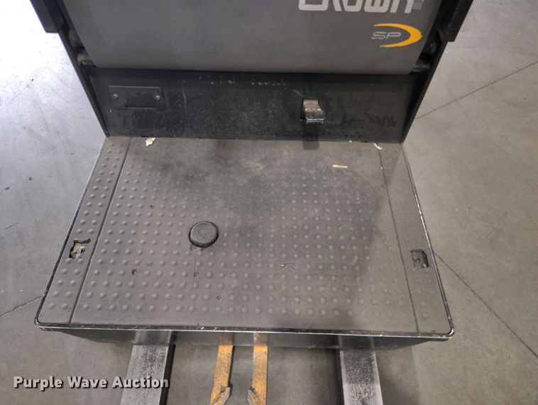 image for item IP9546 2017 Crown SP3520-30 order picker