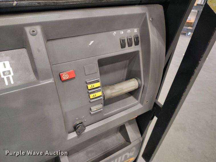 image for item IP9546 2017 Crown SP3520-30 order picker