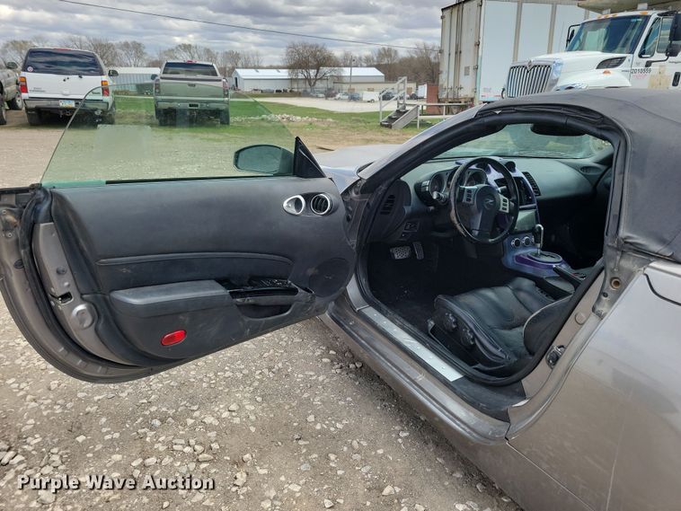 image for item NV9766 2007 Nissan 350Z convertible