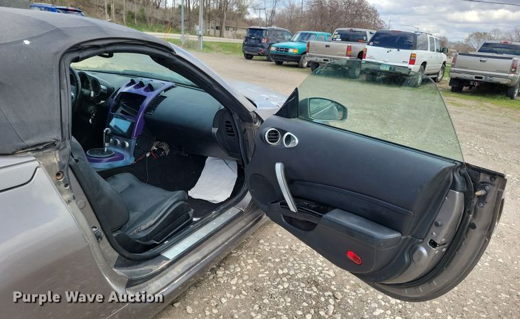 image for item NV9766 2007 Nissan 350Z convertible