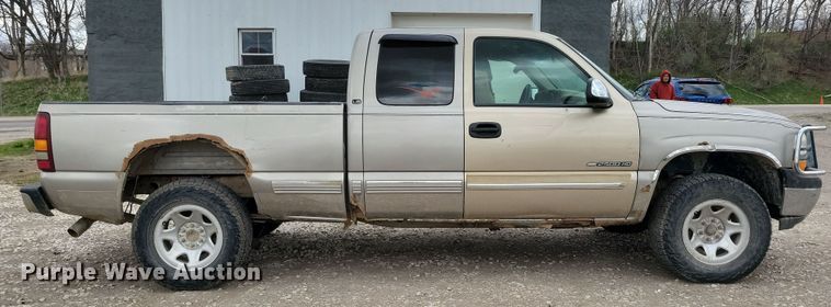 image for item NV9767 2002 Chevrolet Silverado 1500 Ext. Cab pickup truck