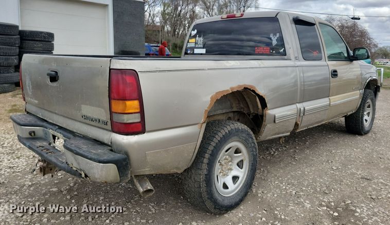 image for item NV9767 2002 Chevrolet Silverado 1500 Ext. Cab pickup truck