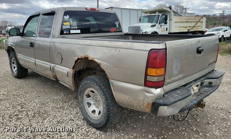 image for item NV9767 2002 Chevrolet Silverado 1500 Ext. Cab pickup truck