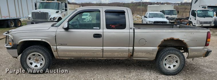 image for item NV9767 2002 Chevrolet Silverado 1500 Ext. Cab pickup truck