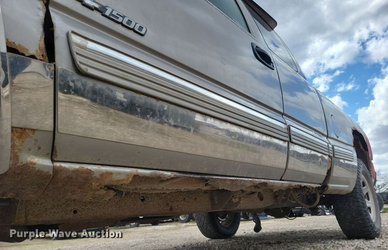 image for item NV9767 2002 Chevrolet Silverado 1500 Ext. Cab pickup truck