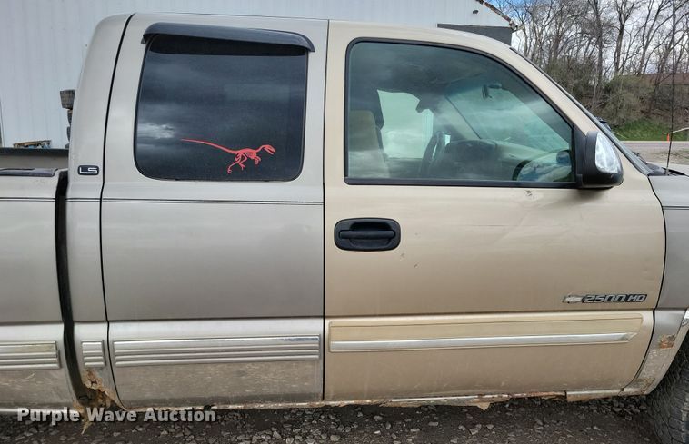 image for item NV9767 2002 Chevrolet Silverado 1500 Ext. Cab pickup truck