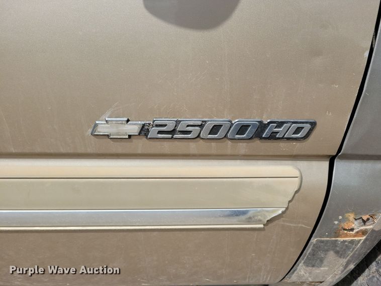 image for item NV9767 2002 Chevrolet Silverado 1500 Ext. Cab pickup truck