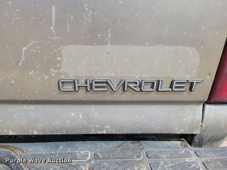 image for item NV9767 2002 Chevrolet Silverado 1500 Ext. Cab pickup truck