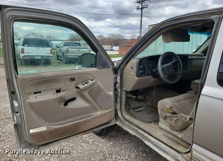 image for item NV9767 2002 Chevrolet Silverado 1500 Ext. Cab pickup truck