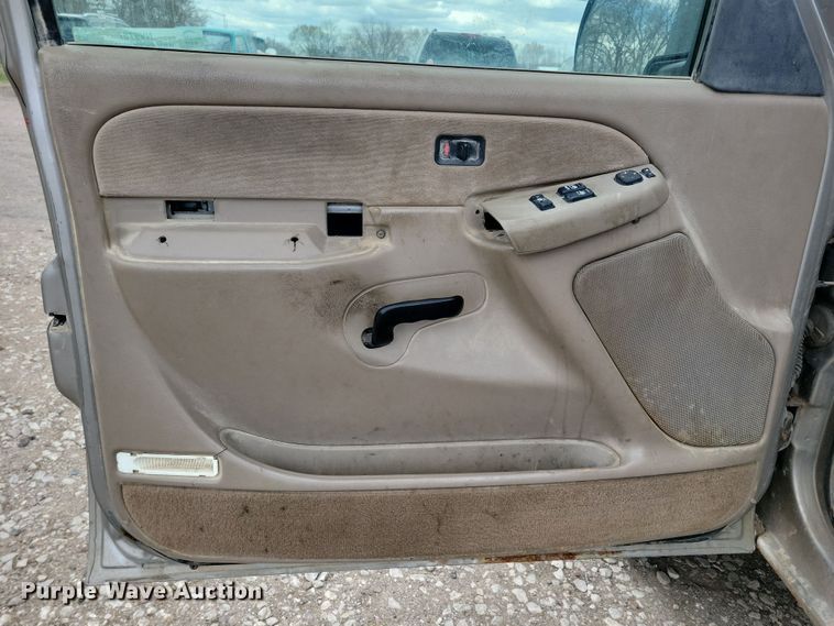 image for item NV9767 2002 Chevrolet Silverado 1500 Ext. Cab pickup truck