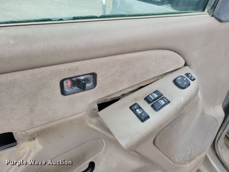 image for item NV9767 2002 Chevrolet Silverado 1500 Ext. Cab pickup truck