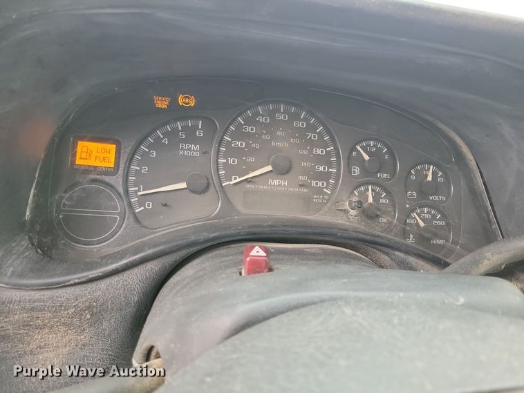 image for item NV9767 2002 Chevrolet Silverado 1500 Ext. Cab pickup truck