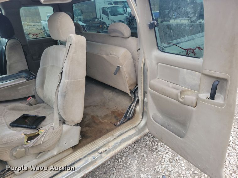 image for item NV9767 2002 Chevrolet Silverado 1500 Ext. Cab pickup truck