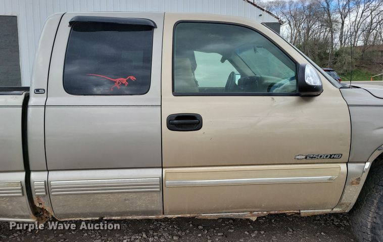 image for item NV9767 2002 Chevrolet Silverado 1500 Ext. Cab pickup truck