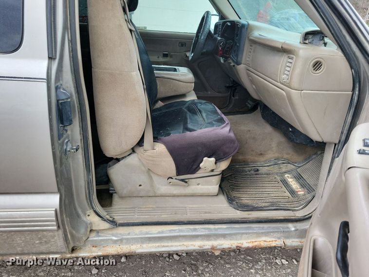 image for item NV9767 2002 Chevrolet Silverado 1500 Ext. Cab pickup truck