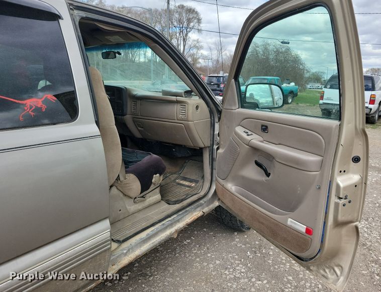 image for item NV9767 2002 Chevrolet Silverado 1500 Ext. Cab pickup truck