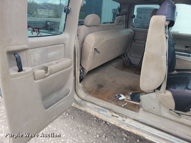 image for item NV9767 2002 Chevrolet Silverado 1500 Ext. Cab pickup truck