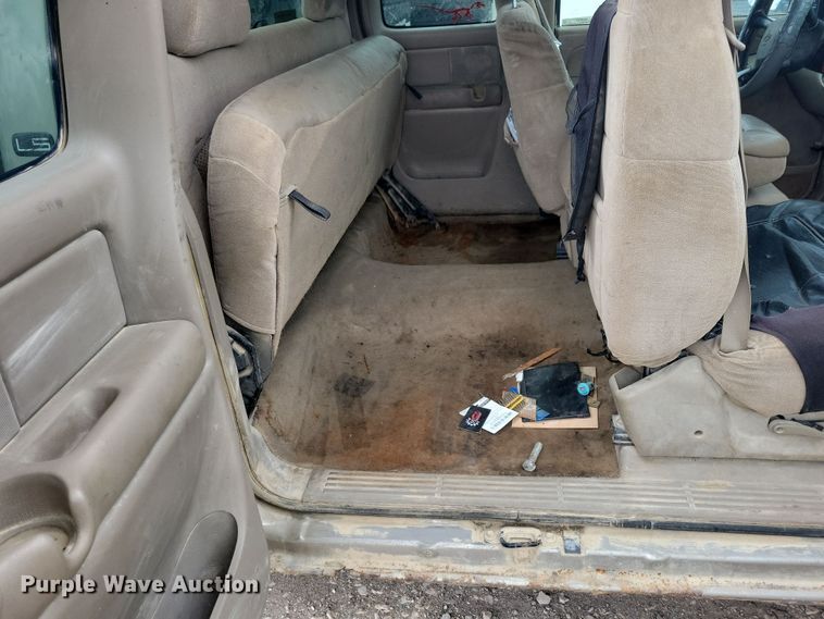 image for item NV9767 2002 Chevrolet Silverado 1500 Ext. Cab pickup truck