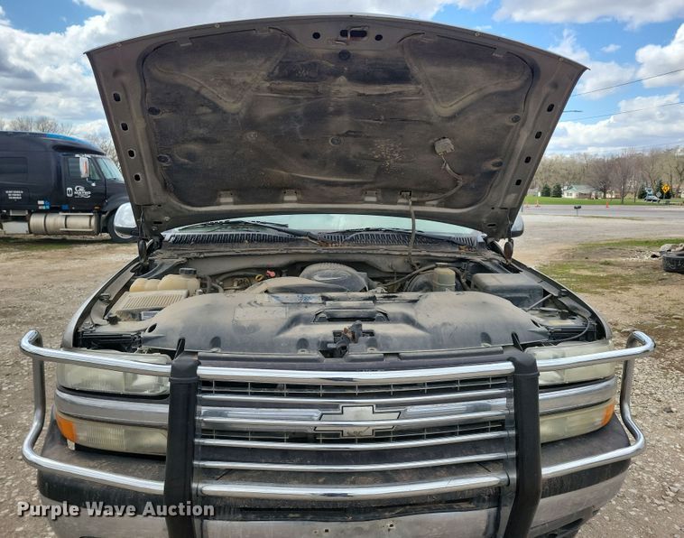 image for item NV9767 2002 Chevrolet Silverado 1500 Ext. Cab pickup truck