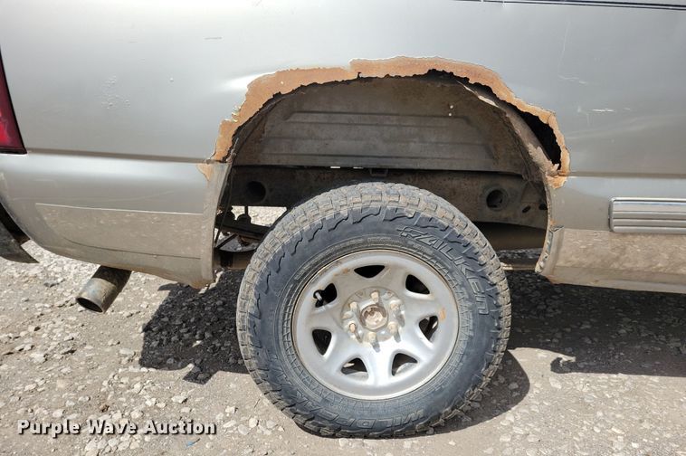 image for item NV9767 2002 Chevrolet Silverado 1500 Ext. Cab pickup truck