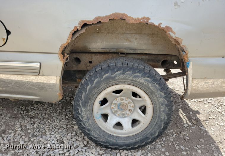 image for item NV9767 2002 Chevrolet Silverado 1500 Ext. Cab pickup truck